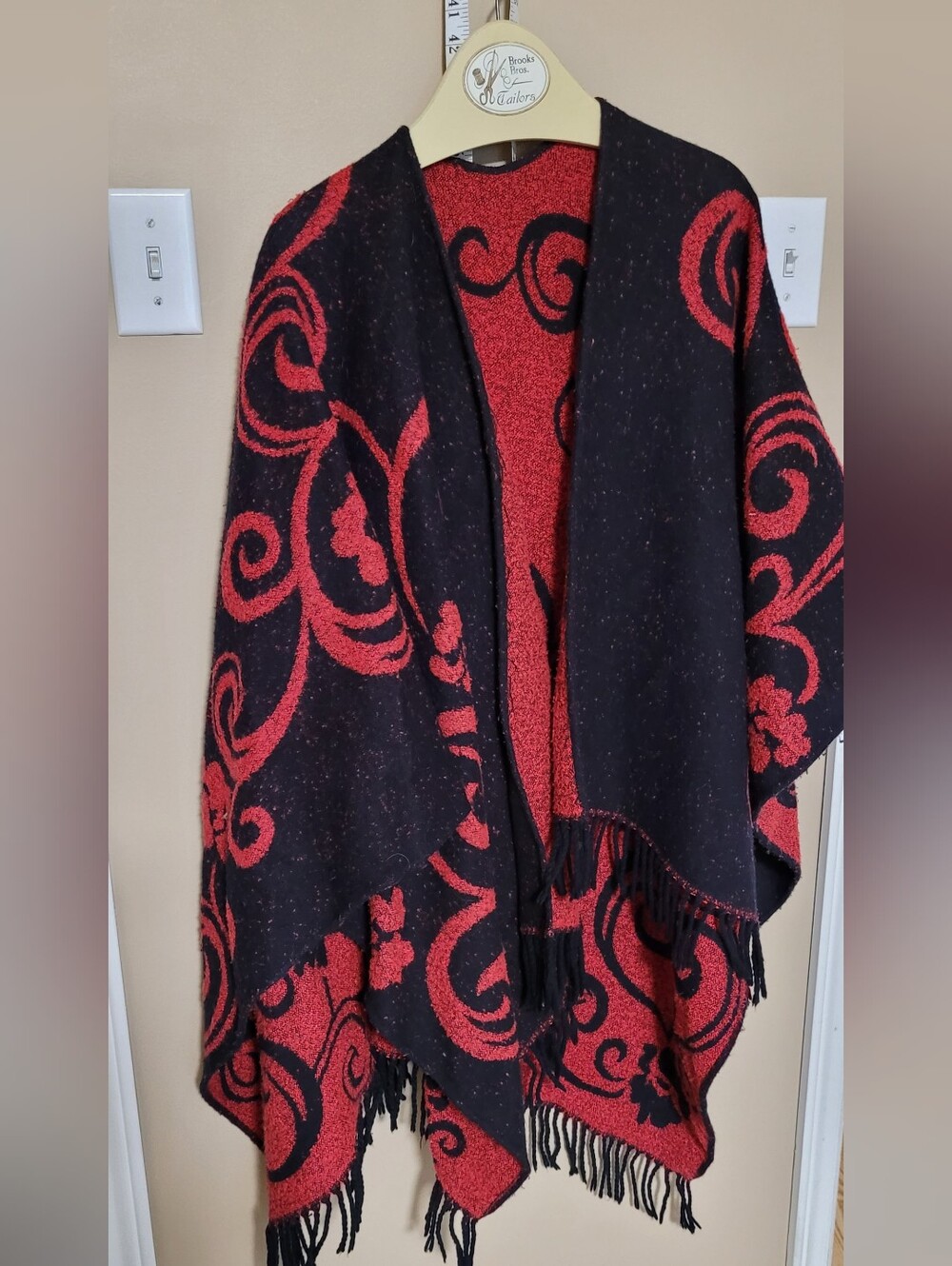 💛2 for $20💛 Bundle and save Red & Black Patterned Fringe Poncho Sweater